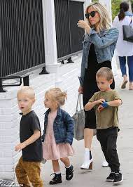 Giving Her Kids A Treat Kristin Cavallari Takes Children For Fudge Kristen Cavallari Style Kristin Cavallari Style Kristin Cavallari