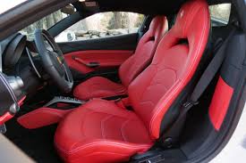 Sulle ultime 275 prodotte venne inoltre adottata anche la distribuzione bialbero. Interior Ferrari 488 Gtb North America 2015 19