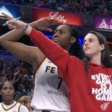 Aliyah and Caitlin react to Aari McDonald's drawn charge 🤣