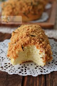 Floss buns are made popular by singapore bakery franchise, breadtalk, as floss buns are their signature buns. Bake For Happy Kids Like Breadtalk Breadtop Pork Floss Bread Buns Even Fluffier And Better Than The Ones Selling In The Shops