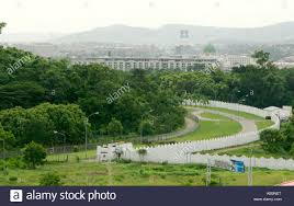 It was built in 1991 and has been in use since 1992 when nigerian capital was moved to abuja from lagos. Aso Rock The Nigerian Prasidentenpalast Stockfotografie Alamy