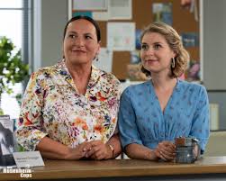Die - Was wäre unser Kommissariat ohne die geballte Frauenpower an der  Information 🥰 Wir wünschen Euch allen einen fantastischen #Weltfrauentag  💪🧡 Foto ©ZDF / Linda Gschwentner Bavaria Fiction | Facebook