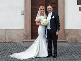 Jest plan, że zaśpiewam piosenkę z synem. Bajeczny Slub Haliny Mlynkovej Gott W Roli Swiadka Farna Jako Wodzirej Galeria Super Express Wiadomosci Polityka Sport
