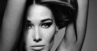 Intervistë/ Carla Bruni: Dashuria është gjëja ime e preferuar