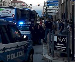 Tentata rapina in provincia di cuneo, morti due malviventi. Cuneo Paura In Corso Nizza Commessa Presa In Ostaggio E Minacciata Con Un Coltello Cuneodice It