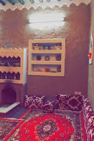 المجلس ويسمى القهوة و المشب وهو محل استقبال الضيوف وعناية صاحب البيت حيث يحتوي على الدولاب ال Dinner Party Table Home Room Design Beautiful Paintings