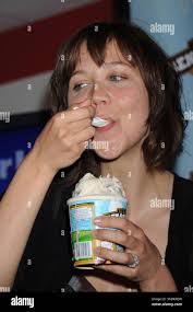 Ben & jerrys scoop hi-res stock photography and images