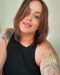 Valerie Acton's Instagram, Twitter & Facebook