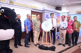 Pulau ini telah di gazetkan sebagai bebas cukai membolehkan para pengunjung yang ingin mendapatkan pelbagai barangan seperti coklat dan sebagainya dengan harga pulau ini dikenali sebagai lokasi selaman yang sangat baik serta terkandung di dalamnya pelbagai spesis hidupan laut. Menuju Pangkor Pulau Bebas Cukai 2020 Kerajaan Negeri Lancar Logo Baharu 29 Ogos 2019