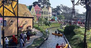 Book your de voyage bogor, bogor holiday rentals online. Wahana Spot Foto Kece Fasilitas Dan Harga Tiket Masuk Devoyage Bogor Kampung Eropa Review Lengkap Aneka Wisata