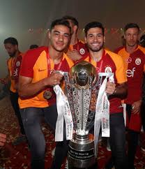 Ozan kabak, galatasaray'ın alt yapısından yetişmesi dolayısıyla dikkat çeken isimler arasında yer almaktadır. Inter Ozan Kabak Icin Besiktas Derbisine Geldi