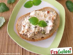 Dai, salvati al ricetta di questa salsa alle noci, così potrai prepararla anche tu e condividila sui social per farla conoscere anche ai tuoi amici 🙂 Ricetta Crema Di Tonno Per Crostini Ricette Di Fragolosi
