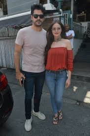 Burak Ozcivit Fahriye Evcen I Ailesinden Istedi Unlulerin Tarzlari Unluler Kiyafet