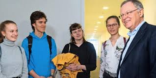 Join facebook to connect with kaja daniel and others you may know. Gesprach Auf Augenhohe Ministerprasident Spricht Mit Schulern Uber Klimaschutz
