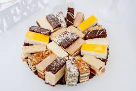 Îmi folosește datele personale în conformitate cu declarația de confidențialitate și politica privind modulele cookie și alte tehnologii similare. Platou PrÄƒjiturÄƒ AsortatÄƒ Laborator Emanuela