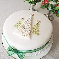 Craftsy Com Express Your Creativity Christmas Cake Designs Christmas Cake Christmas Cakes Easy