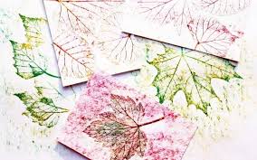 Herbstblatter Malen Mit Kindern Frottage Malen Mit Kindern Zeichentechniken Kreative Zeichnungsideen