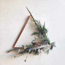 Maybe you would like to learn more about one of these? Why Florists Are Loving Dried Flowers Right Now Dried Flower Bouquet Dried Flower Wreaths Dried Flowers Diy