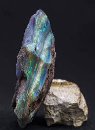  les pierres precieuses  les pierres précieuses sont des minéraux et se forment de façon naturelle ou artificielle. La Pierre Precieuse La Plus Chere Du Monde A Ete Decouverte Et S Appelle La Virgin Rainbow Esprit Spiritualite Metaphysiques