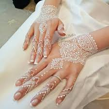 Black And White Henna Design White Red Natural Henna On Instagram Classy And Moderate White Henna Design White Henna Nee In 2020 White Henna Designs Henna Designs Easy Pretty Henna Designs