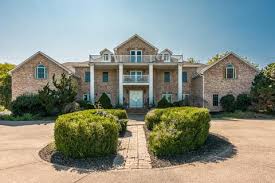 Spend the summer relaxing by the pool and get all of the luxuries and amenities of a hoa, with the space and feel of a single family home. 9 Goodlettsville Tn Homes With A Pool For Sale Movoto