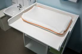 Ebay kleinanzeigen wickelkommode ikea stuva (vorgänger von smastad) mit drei schubladen. Stuva Wickeltisch Umbauen Diese Moglichkeiten Haben Sie