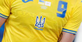 Op verzoek van de spelers van het op een eindtoernooi debuterende land waren voor het ek nieuwe shirts ontworpen. Uefa Oordeelt Oekraine Moet Ek Shirt Aanpassen Voor Wedstrijd Tegen Oranje Voetbalprimeur Nl