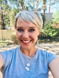 Ek is die grootste “choc-aholic” wat daar is & uiteindelik het ek my nuwe  gunsteling sjokolade ontdek... beste van alles: dis SUGAR, DAIRY, GLUTEN &  ALLES