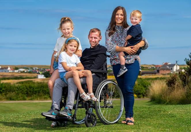 Rob & Lindsey Burrow's love story from teen sweethearts to her becoming 'superhero' wife who cared for him until he died