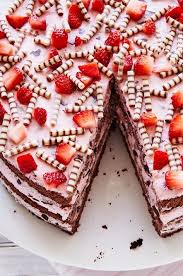Strawberry Stracciatella Cake Simple And So Delicious The Best Baking Recipes With Guaranteed Success Erdbeer St In 2020 Baking Recipes Chocolate Roll Yummy Cakes