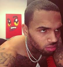 🎙|• Chris Brown compartiendo en el estudio con Wale ayer en su cumpleaños.