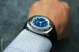 The raider deep blue on the wrist in thailand. Favre Leuba Raider Deep Blue 44 Vintage Inspired Diver Wristshot Vintage Dive Watches Luxury Watches For Men Watches Unique