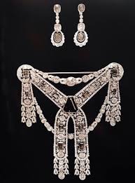 Yusupov Emerald And Diamond Devant De Corsage And Earrings Given By Prince Felix Yusupov To His Bride Princess Iri Royal Jewels Royal Jewelry Russian Jewelry