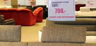 Weitere informatioen zum schnäppchen sofa silvano von loftscape. Konkurrenzkampf Unter Mobelhausern Und Taglich Grusst Die Schnappchen Couch