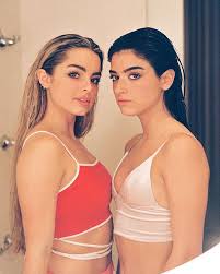 Pin By Hannah On Addison In 2020 Friend Photoshoot The Most Beautiful Girl Famous Girls