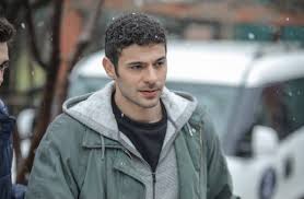 Oyuncu celil nalçakan, twitter hesabından yaptığı paylaşımla dikkat çekti. Kardeslerim Tv Series 2021 Photo Gallery Imdb