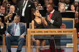 Go on to discover millions of awesome videos and pictures in thousands of other. Bishop Apologizes For Apparently Groping Ariana Grande During Aretha Franklin S Funeral Vanity Fair