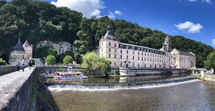 Ce dimanche soir après toute une journée de chasse à l'homme il a été annoncé que le suspect était toujours solène belaouar, la procureure de la république de périgueux (dordogne), a indiqué ce dimanche il est récidiviste, il avait déjà été auteur des violences conjugales, il sort de prison, a. La Dordogne En 4 Jours Le Guide Parfait Pour Tout Le Monde Guide Du Perigord