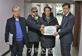 לדבר בצ'אט עם 이상원, 28 היום. ì´ìƒì› êµìˆ˜ ë°œì–¸ ì„±í¬ë¡±ìœ¼ë¡œ ì™œê³¡ë˜ê³  ìžˆë‹¤ ê¸°ë…ì‹ ë¬¸