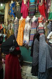 صور عيد الأم كلمة السر فى انتعاش سوق الملابس بالموسكى