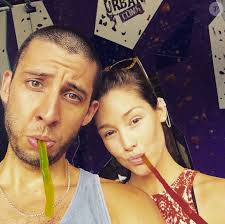 Photo : Example (Elliot John Gleave) et Erin McNaught sont les heureux  parents d'un petit Evander. Un mois après l'accouchement, Erin, ex-Miss  Univers Australie, a déjà retrouvé la ligne...