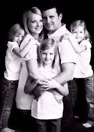 Family Of 5 Photography Poses Google Search Photography Poses Family Family Picture Poses Family Photo Pose