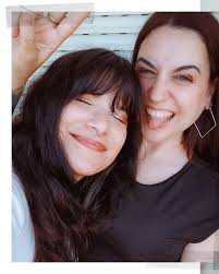 aprovechando el finde para bajar a la terreta a ver a gente guapísima,  escuchar música, contar chisme, comprar una moñeca fea del popmart y merch  de la marla cross y shibuya, estar