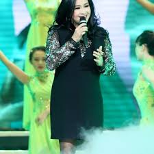Học trường quốc gia âm nhạc sài gòn được ba năm thì đất nước gặp nạn tai, phải cùng gia đình vượt biên. Tiá»ƒu Sá»­ Diva Thanh Lam
