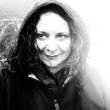 Of a people who show their capabilities or courage, we say in English "they  show their mettle" (mettle being derived from metal). In French, "ils ont  l'étoffe" (they have the fabric). What