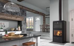 Las estufas de leña que también funcionan carbón y pellets, las chimeneas de construcción y las mixtas, es decir las que utilizan la infraestructura de una chimenea de obra pero que se les adapta un cassette. Estufa De Lena Con Horno Y Barbacoa Hebar De Rocal Caloryfrio Com