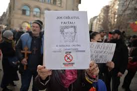 Peste cinci sute de protestatari au manifestat, duminică seara, în piaţa operei din timişoara, nemulţumiţi de oug 7/2019 referitoare la sistemul de justiţie. Cum A ArÄƒtat BucureÈ™tiul In A Doua SearÄƒ De Proteste Bolnavii De Covid Au Privit De La Geam Furia ManifestanÈ›ilor Jos Masca Foto