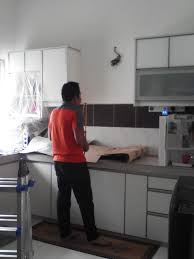 Kedudukan sinki (sink), dapur (stove), peti ais (fridge) dan ketuhar (oven) memainkan peranan yang penting dalam sebuah dapur. The Tree Of Us Pasang Hood Dari Home Pro
