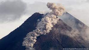 Eruption — i can't stand the rain 03:03. Indonesia Volcano Eruption Merapi Ejects New Ash Cloud News Dw 27 01 2021