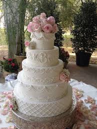 Modern Vintage Round Wedding Cakes With Scrollwork Different Flowers And Color Scheme But I Wedding Cakes Vintage Round Wedding Cakes Wedding Cake Piping